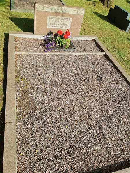 Grave number: 01   276