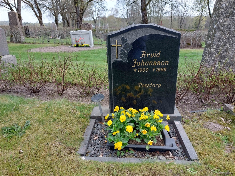 Grave number: HÖ 6   43, 44