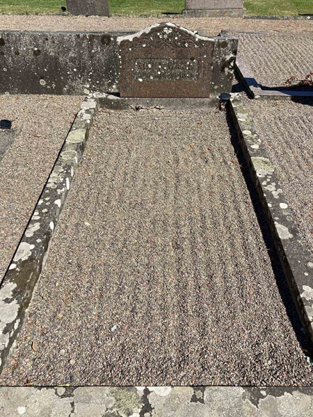 Grave number: SBY E    12