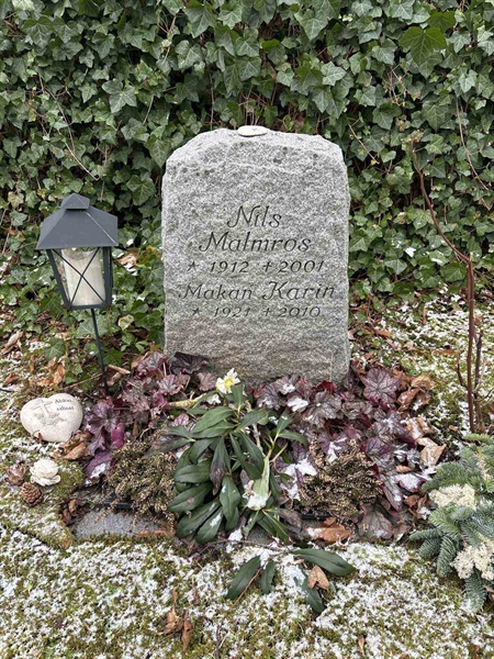 Grave number: LE 52