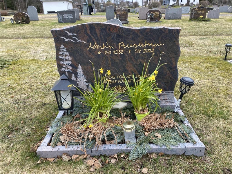 Grave number: 5 Sö 11   110-111