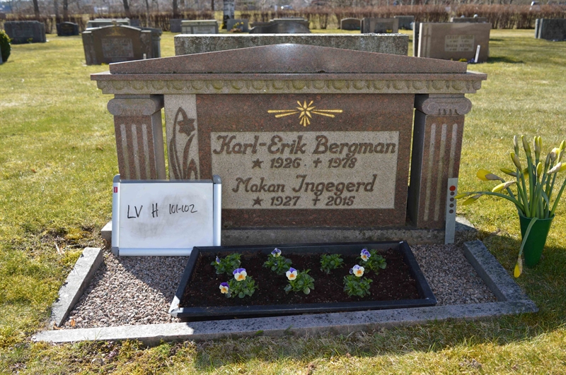 Grave number: LV H   101, 102