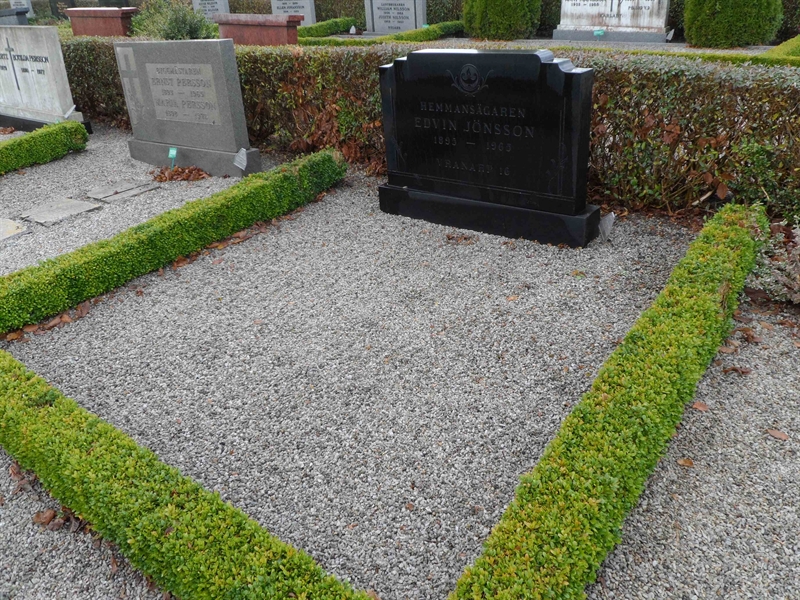 Grave number: ÖTN NVK2    31, 32