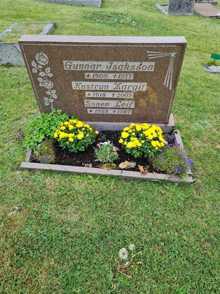 Grave number: F 02   439, 440