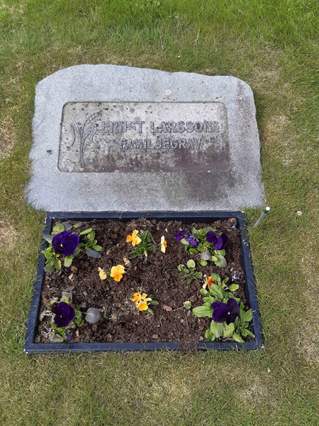 Grave number: KA 07    18