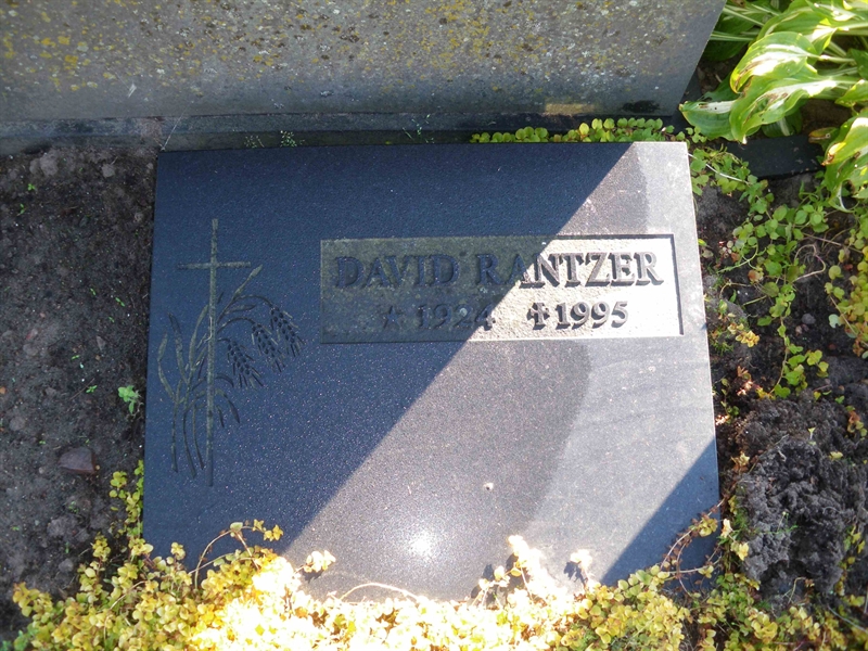 Grave number: NSK 09    10