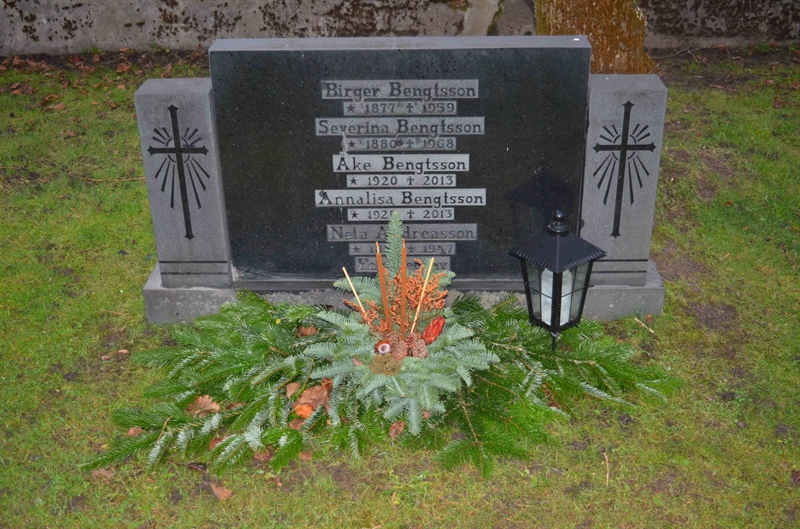 Grave number: TR 3     8