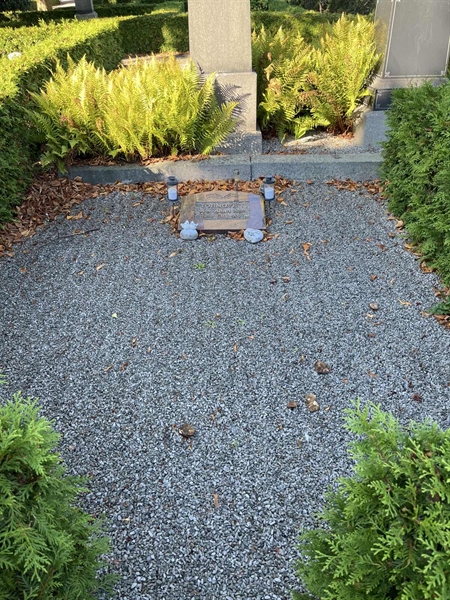Grave number: VK II   111