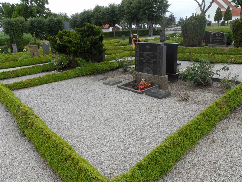 Grave number: ÖV F    89, 90, 91