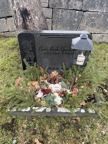 Grave number: Lax mell Kv4 168