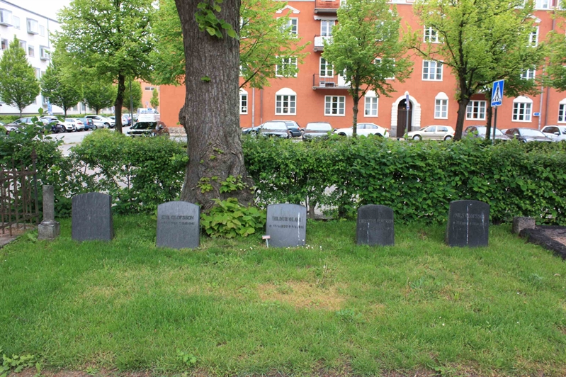 Grave number: Ö NSÄ   118, 119, 120, 121