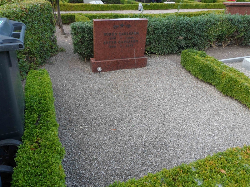 Grave number: HNK H    70, 71