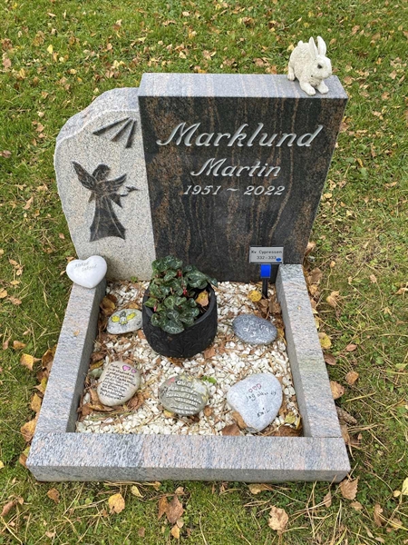 Hautatunnus: 2 C   333