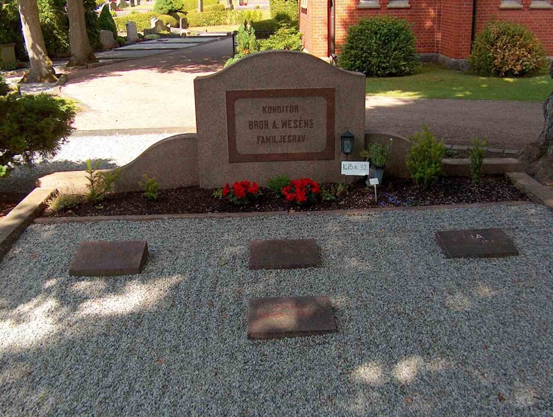 Grave number: HÖB 15    32