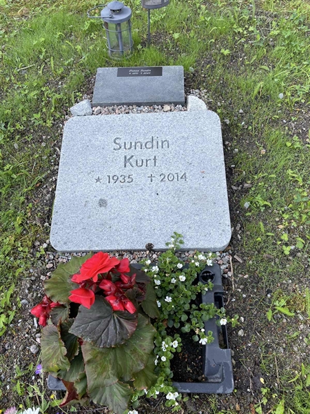 Grave number: R 5    44