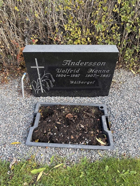 Grave number: 4 N ND   232