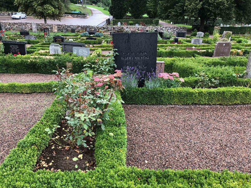 Grave number: Kå 42    16, 17, 18, 19