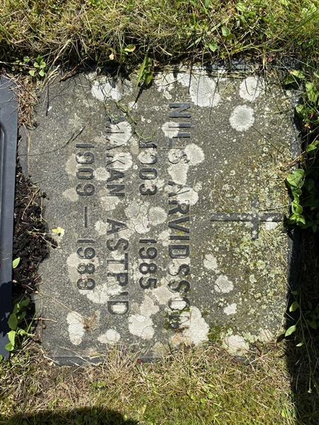 Grave number: 1 14    104, 105