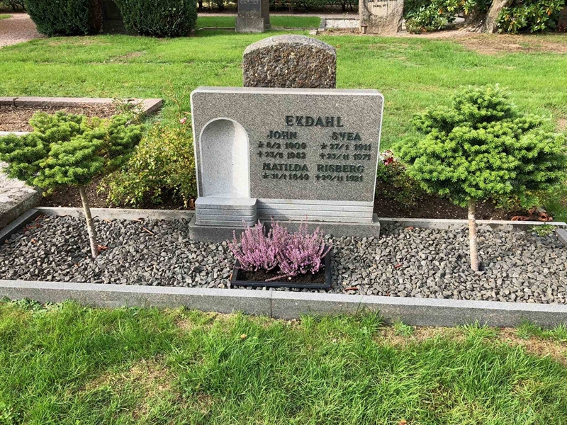 Grave number: RK H    42, 43