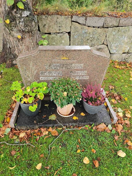 Grave number: K1 15    69, 70