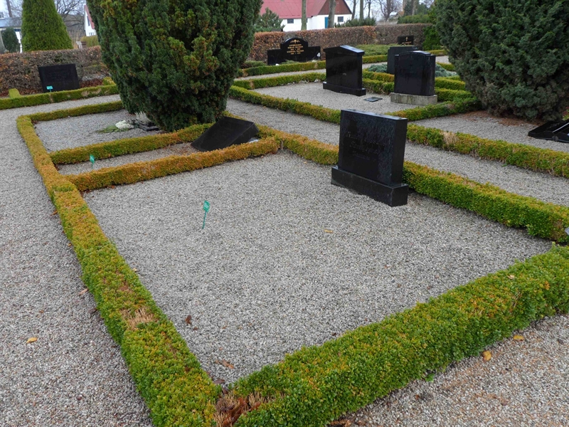Grave number: ÖTN NMK3    62, 63, 64