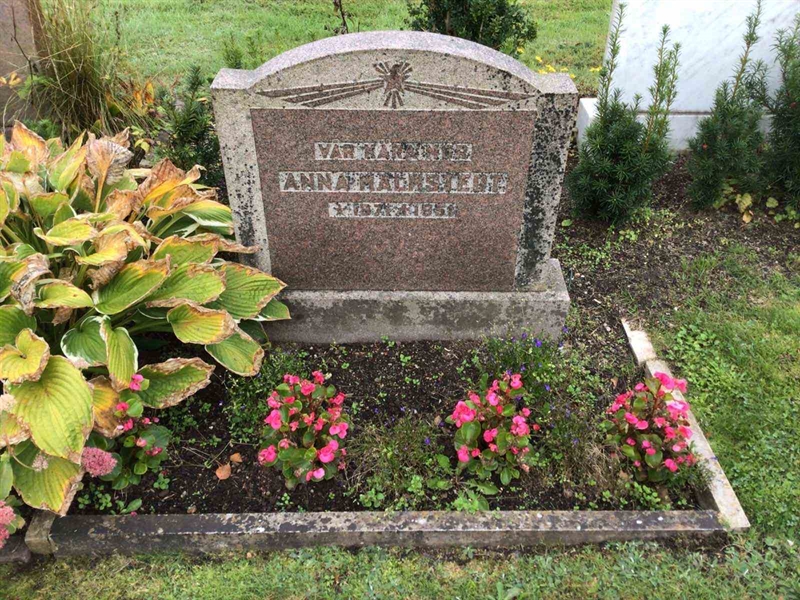 Grave number: 20 F    81