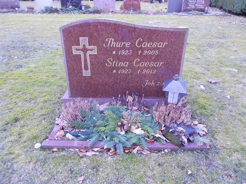 Grave number: NÅ N4    83, 84