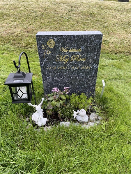 Grave number: B1 2 2A   512