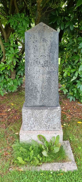 Grave number: LM 2 12  004