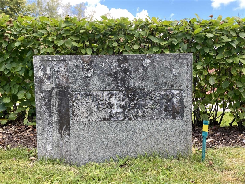 Grave number: 1 17 11, 12