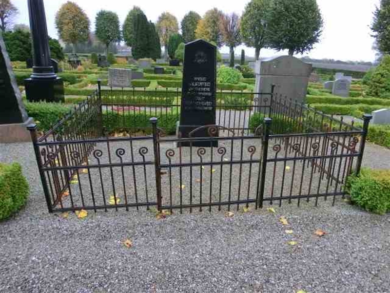 Grave number: ÖK J    012