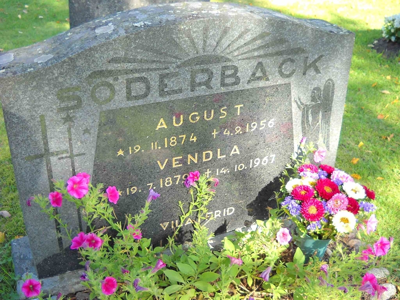 Grave number: 3 MB 18 8-9