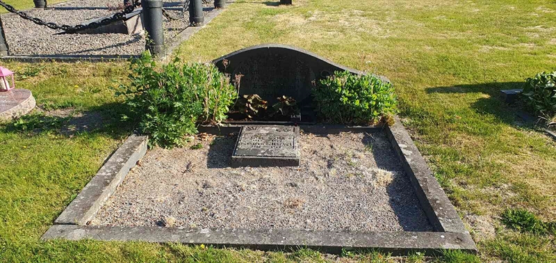 Grave number: 3 4    16