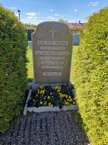 Grave number: 04 D    2, 3, 4