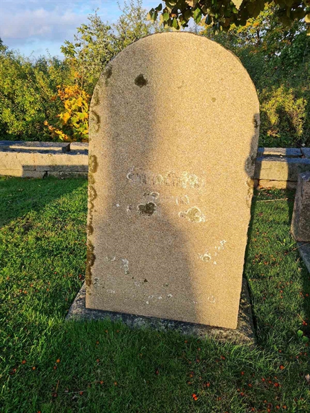 Grave number: KG 10   925