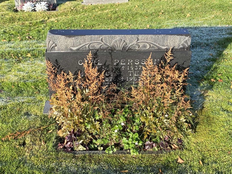 Grave number: 4 Ga 01    47-49