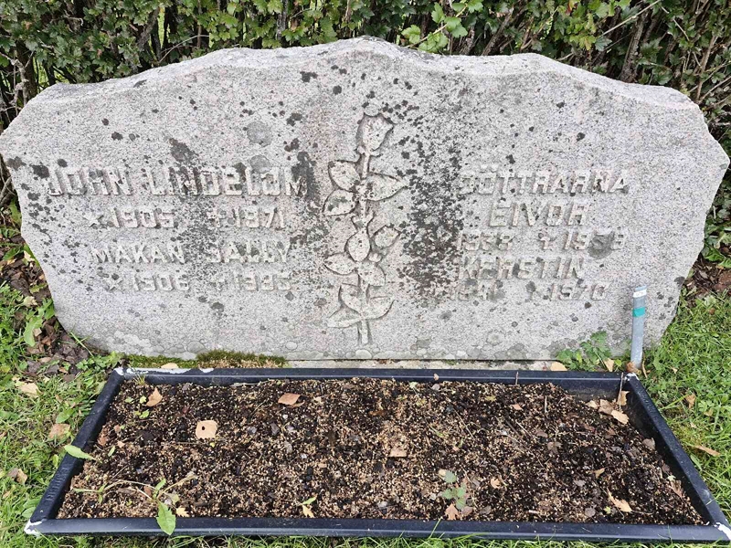 Grave number: AK D  5217-5219