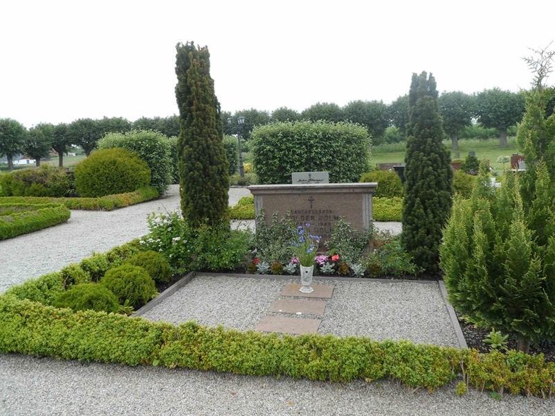 Grave number: ÖV H    61, 62, 63