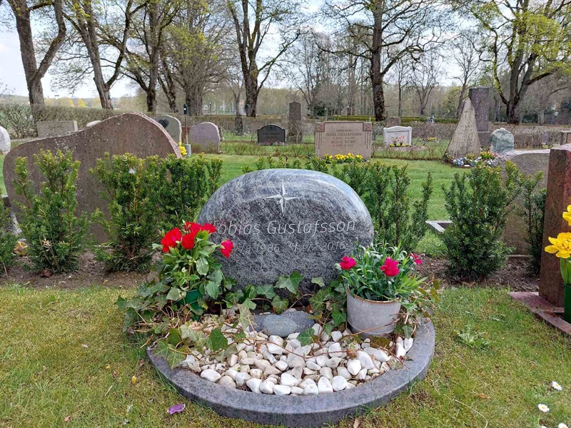 Grave number: HÖ 6   13