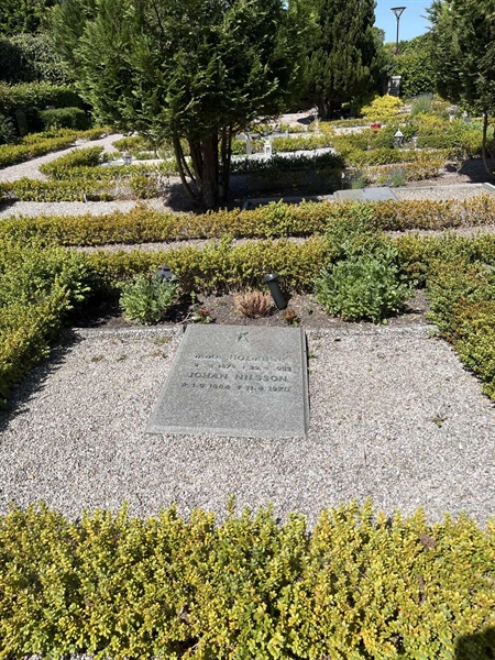 Grave number: NK G 83-84