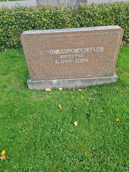 Grave number: K1 04   173, 174