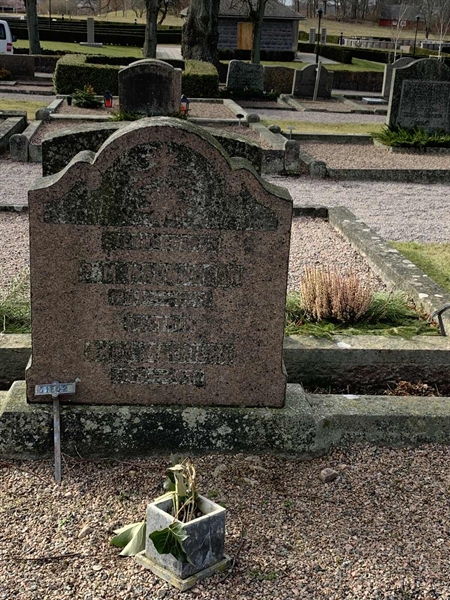 Grave number: SÖ E    51, 52