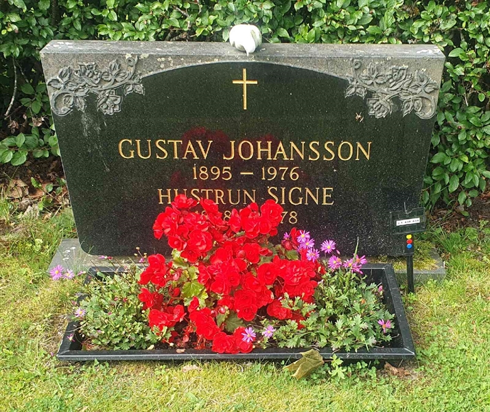 Grave number: 2 1 438-439