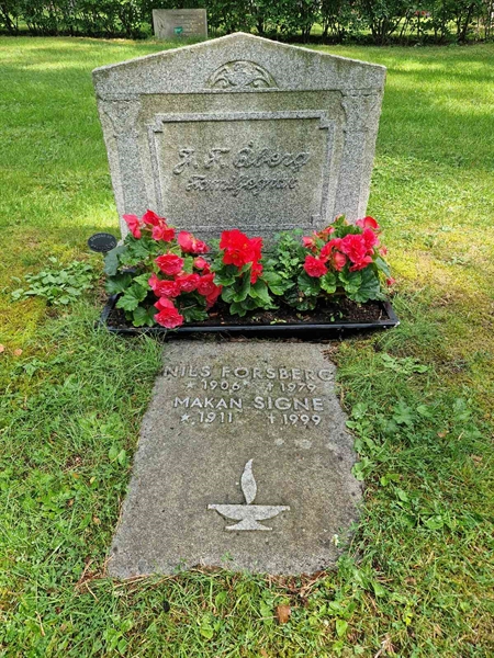 Grave number: 1 KV.4    64-66