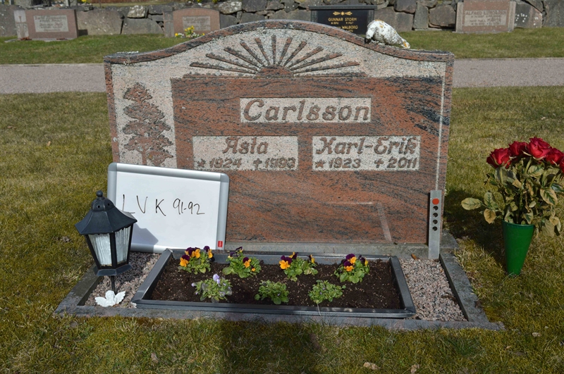 Grave number: LV K    91, 92