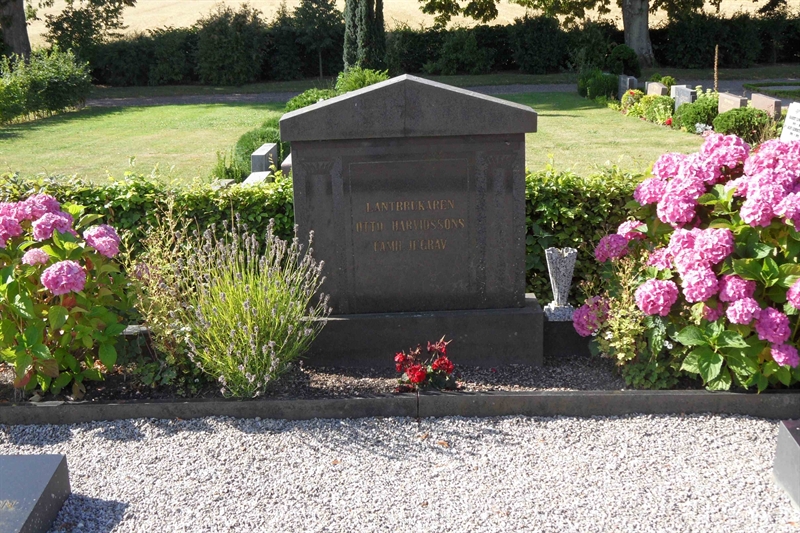 Grave number: ÖK 10     8