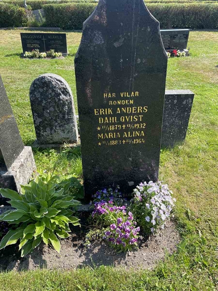 Grave number: N 5 1    34