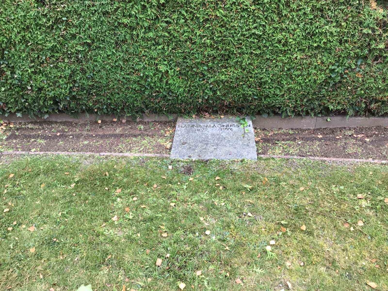 Grave number: 20 H   109-111