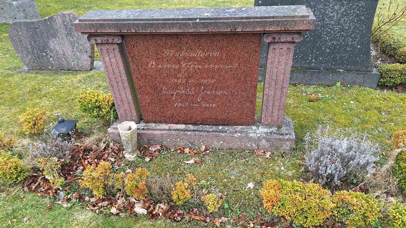 Hautatunnus: VG B   142-143