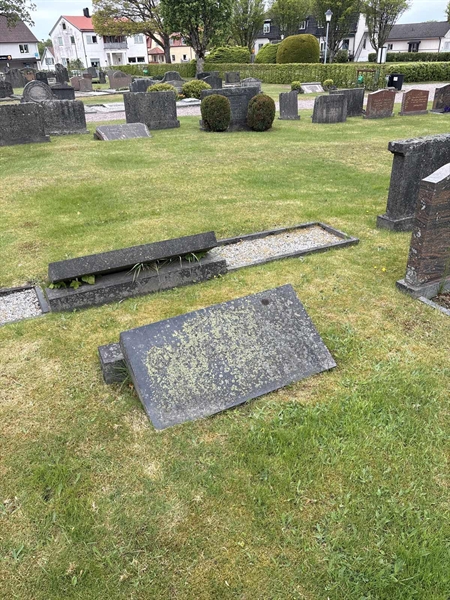 Grave number: SKF B    72, 73